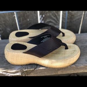 AMERICAN EAGLE•Straw Sandals•